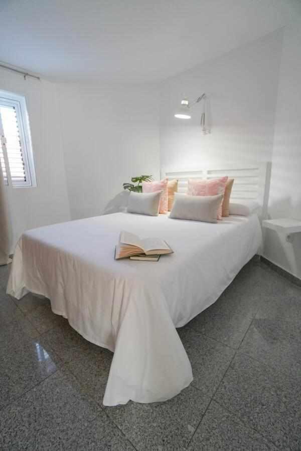 Three-Bedroom House,1071294031:JPEG