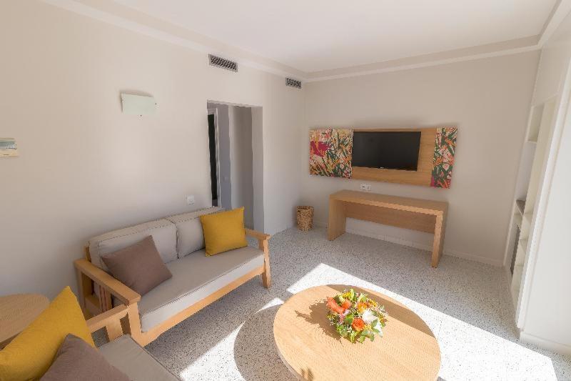 Family Room Balcony,1278821446:JPEG