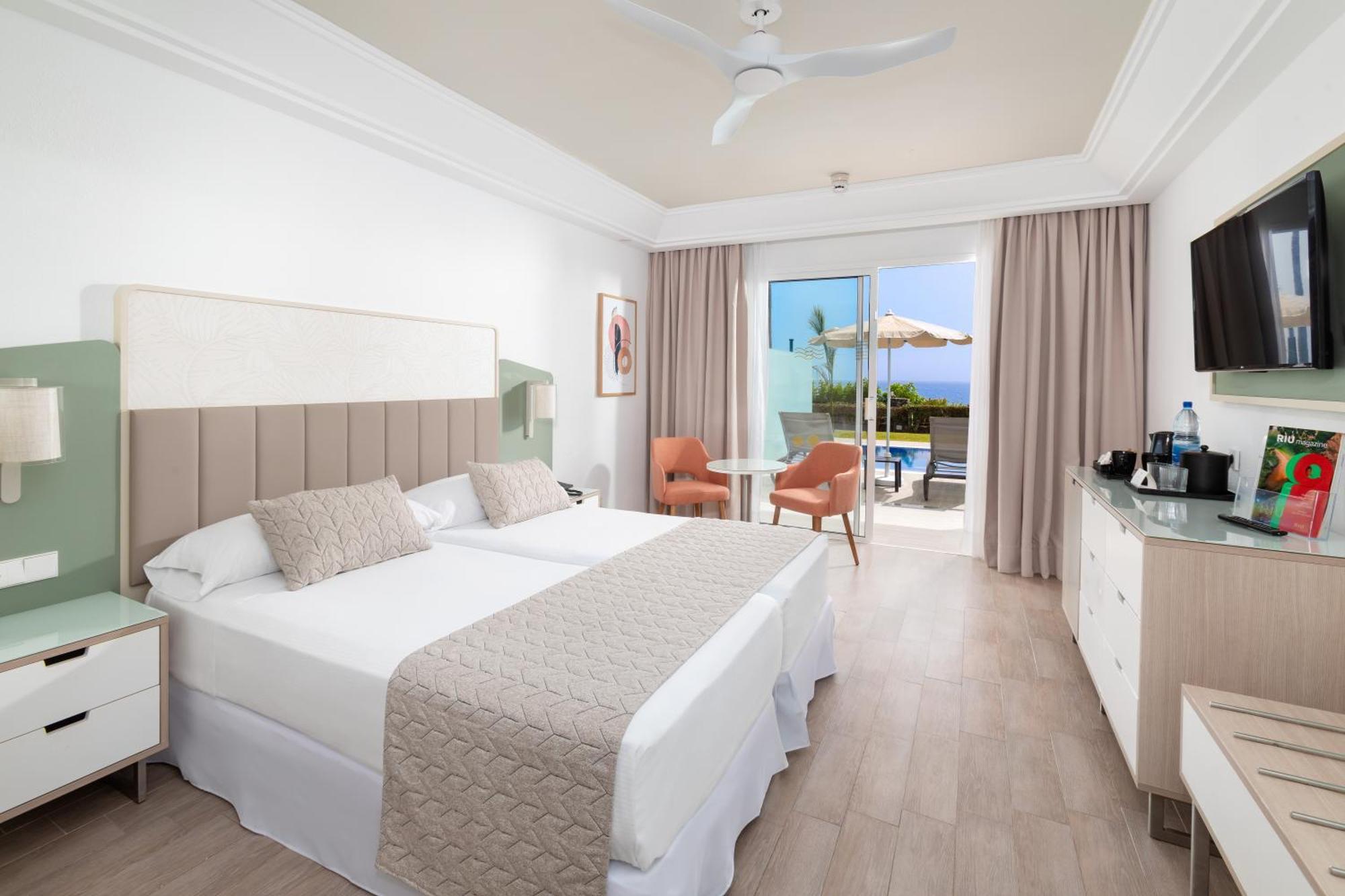 Suite with Private Pool ( Adults Only + 18)