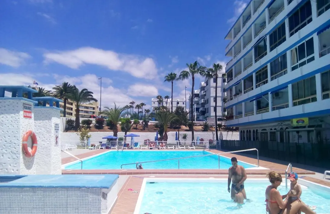 5 Min Walk From Yumbo! 128-1