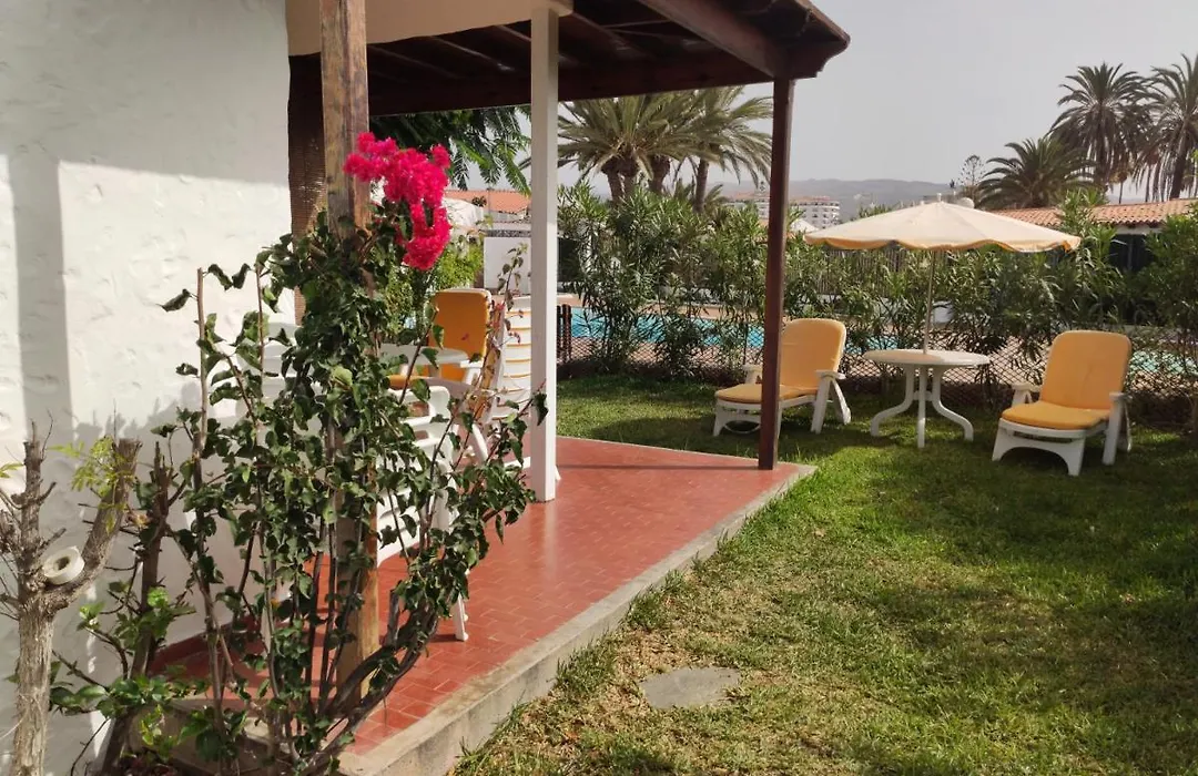 Lovely 2 Bedroom Bungalow With Parking-1