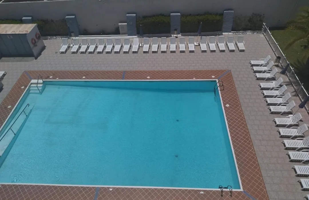 5 Min Walk From Yumbo! 517-1