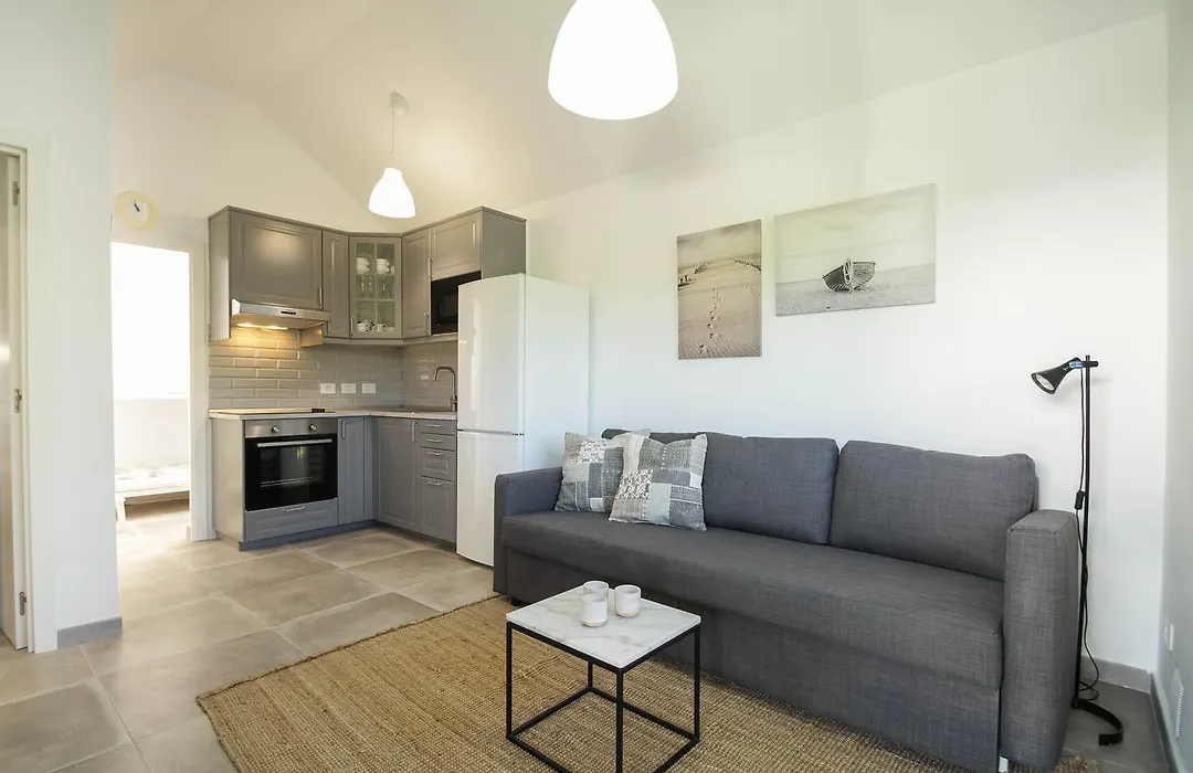 Cozy & Modern Bungalow W/Private Garden Bbq+Wifi-1