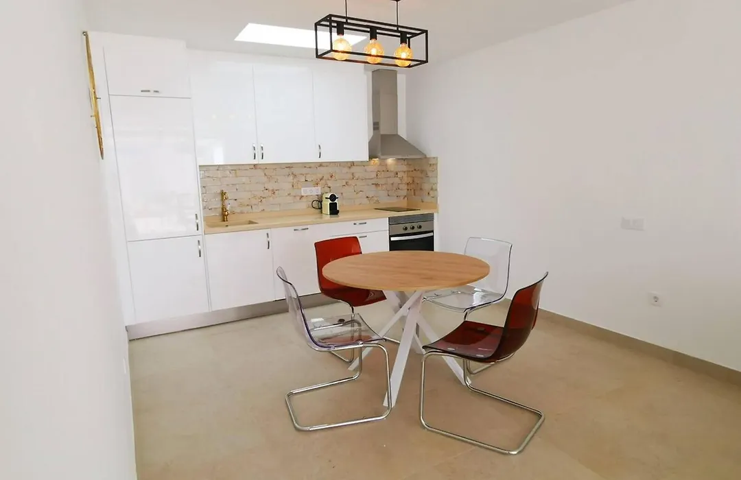 Stylish 2 Bedroom Bungalow By Pride Holiday Rentals-1