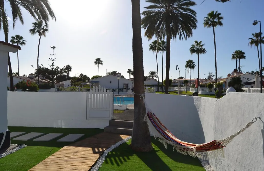 White Exclusive Bungalow. 2 Rooms, Garden & Pool.-1