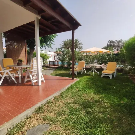 Lovely 2 Bedroom Bungalow With Parking-2