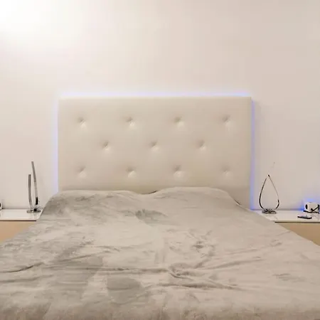 Edyro Luxury Apartment-3