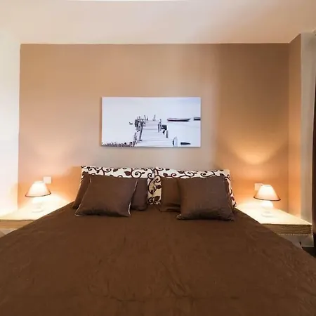 5 Min Walk From Yumbo! 517-3