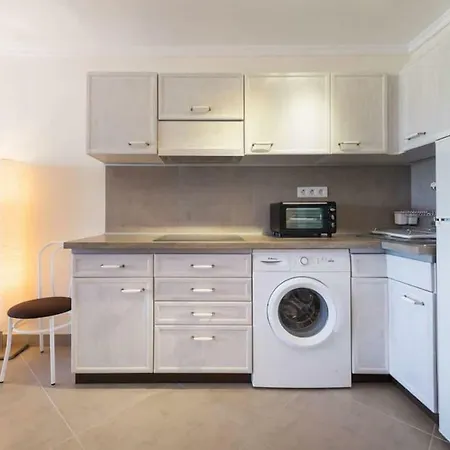 5 Min Walk From Yumbo! 517-2